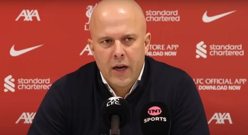 Világhírű edző váltja Arne Slotot Liverpoolban?