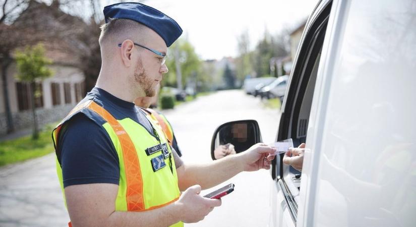 Fájó felismerés, így jön ki a rendőrmatek a büntetőpontoknál! Elég kétszer benézned, és megy a levesbe a jogsid