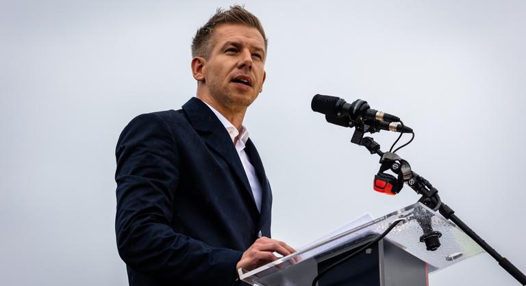 „Nem lehet tovább miniszterelnök” – Magyar Péter reagált Orbán Viktor interjújára