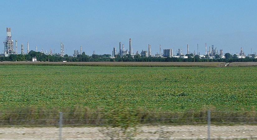 Tárgyalóasztalhoz ült a Mol és a Janaf