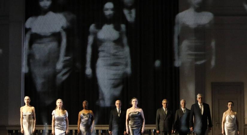 ÖNMAGUK ÁRNYÉKÁBAN Pina Bausch, Meryl Tankard: Kontakthof – Echoes of ’78 / Festspielhaus St. Pölten