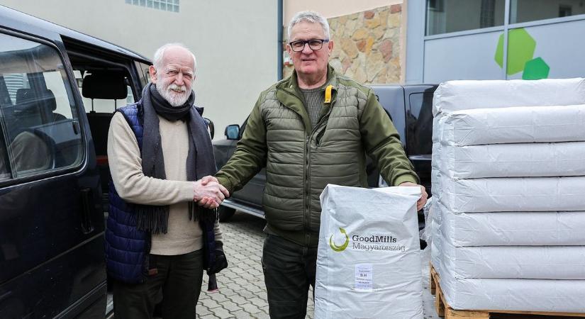 Több ezer kiló lisztet adományoztak Győrben - fotók