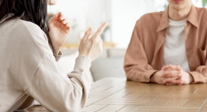 Nagyon dühös az anyuka – a férje engedte, hogy a sógornő vigye el a babát