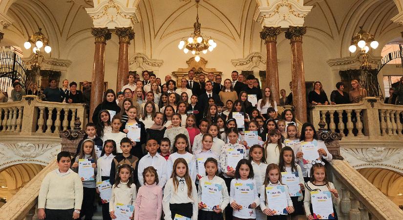 Esély a jövőre: így segítenek a diákokon