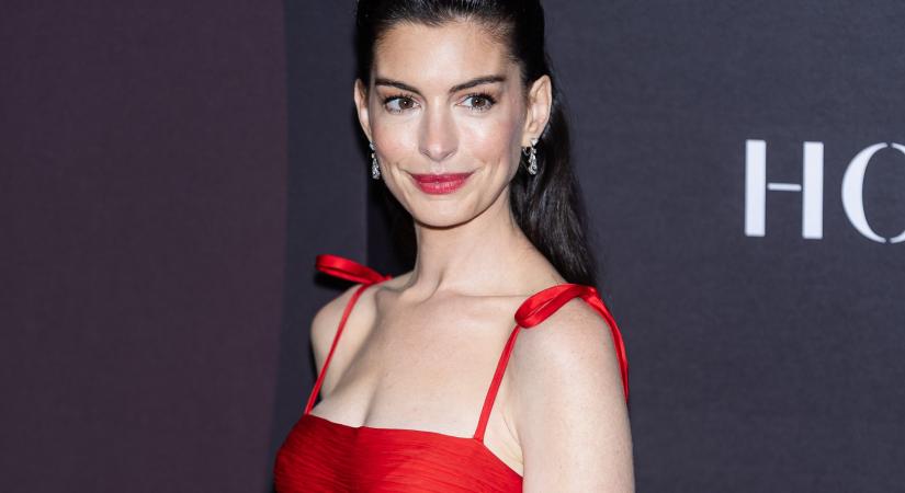 Imádjuk Anne Hathaway ruháit Az Ördög Pradát visel folytatásában – Ezek a kedvenceink