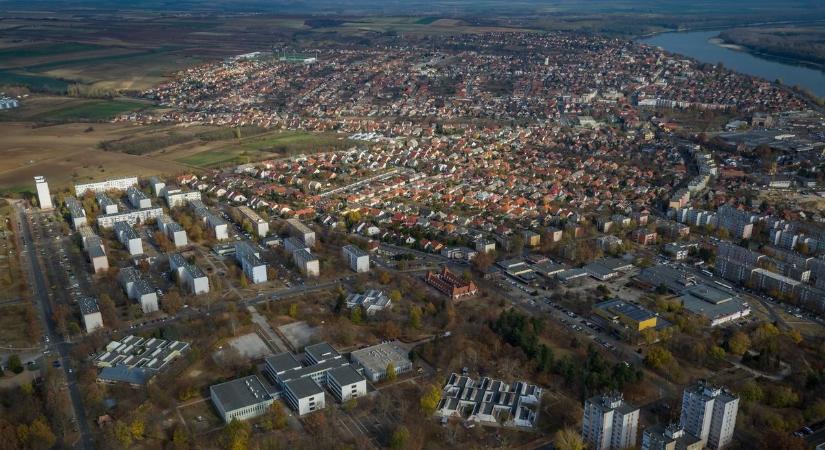 Ilyen házban lakni álom lenne – mutatjuk, mennyibe kerül most Tolna legdrágább otthona