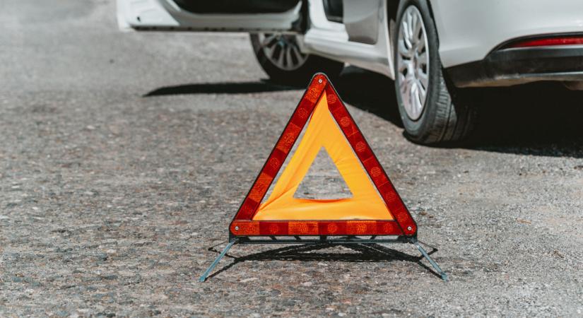 Figyelem, új kötelező tartozék jön az autókba 2026-tól: mindenkinél ott kell legyen, eddig nem verték nagy dobra