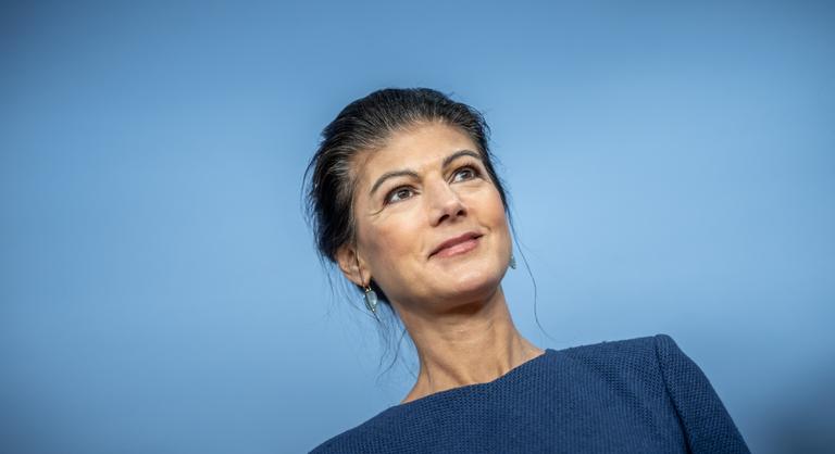 Távozik pozíciójából a névadó pártelnök, az új vezetés mellé új név is jöhet