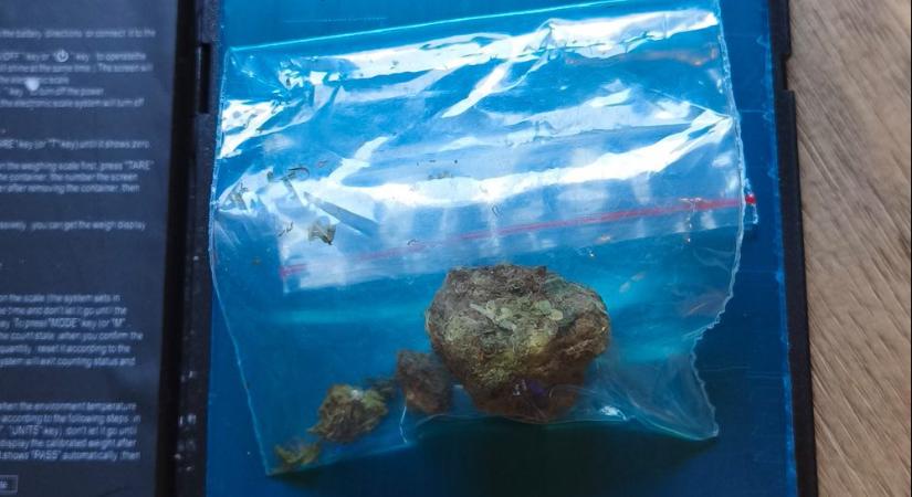 Nemcsak drogot, hanem két gyanús motort is találtak a győri dílernél