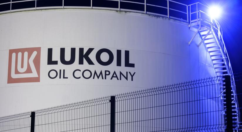 Áll az amerikai szankciók elé Románia: teljesen átvennék a Lukoil-leány irányítását