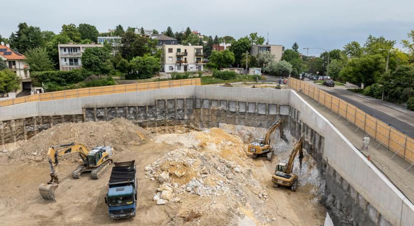 Keresik a kivitelezőt a Gellért-hegy nagyszabású beruházásához