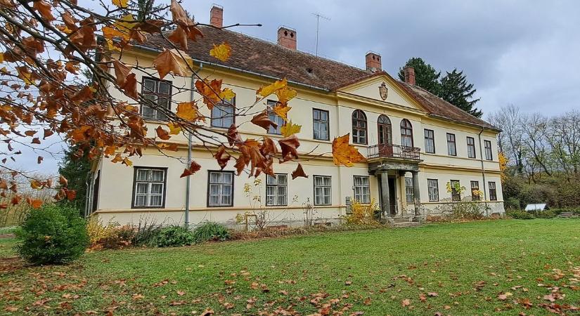 Naplók, osztálytermek és emlékek: Szarvaskenden találkozót tartottak