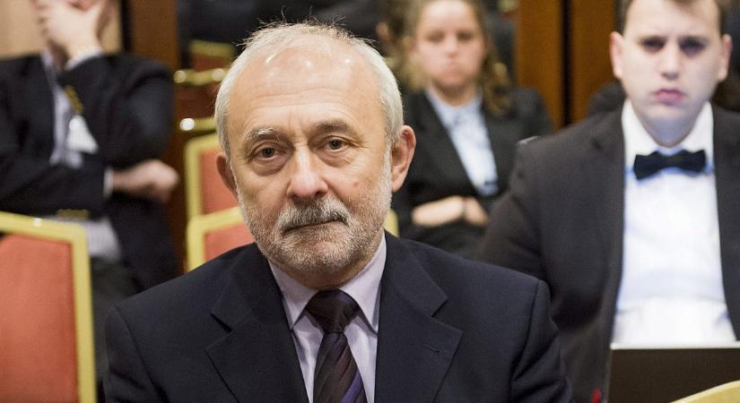 Csillag: A rossz gazdasági hangulat és az erkölcsi romlás nehezen kezelhető helyzetbe hozta Orbánt