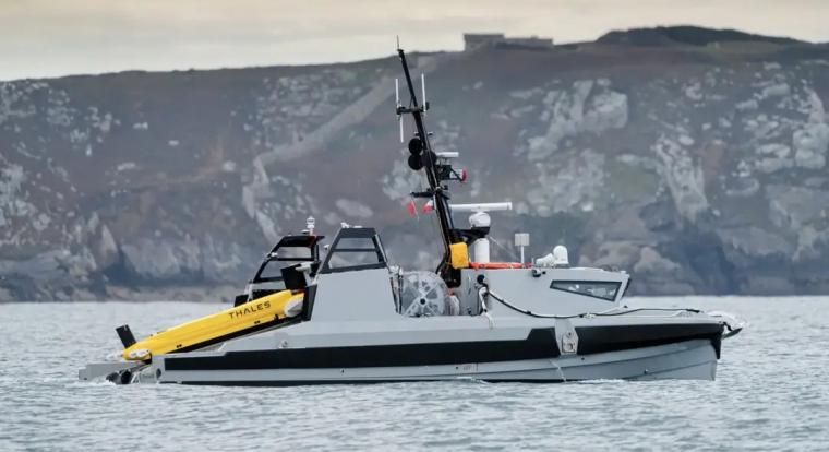 A francia haditengerészet új drónja robotokkal takarítja el a víz alatti aknákat