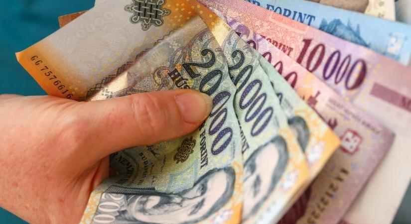 Milyen összegekre számíthatnak a dolgozók a januári emeléssel?