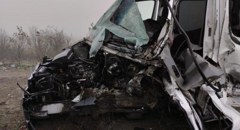 Hatalmas karambol a 4-es főúton, hat embert vittek el a mentők! - fotókkal!
