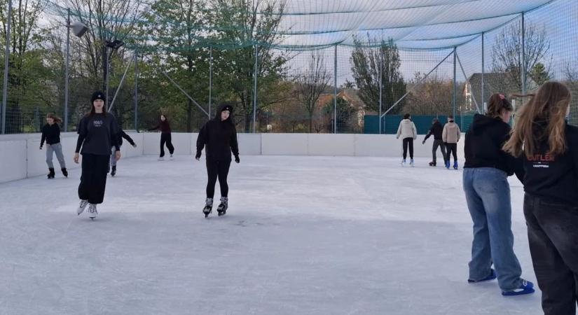Ismét megnyílik a jégpálya – Mutatjuk, mikor és hol kezdhetsz csúszkálni