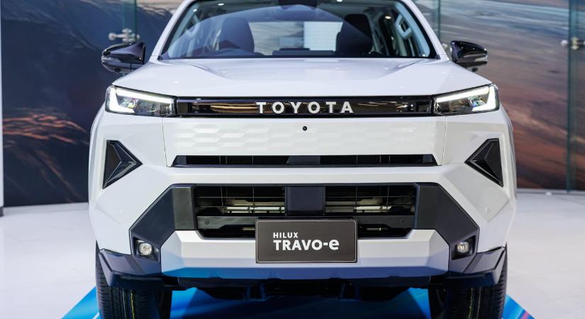 Itt a Toyota új villanyautója
