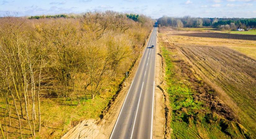 A Balaton-parttól Veszprém irányába vezető utat modernizáltak