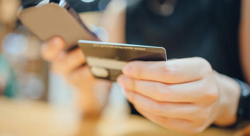 Óriási változás jön csütörtökön a legnagyobb magyar banknál: megszűnik a sokak által használt szolgáltatás