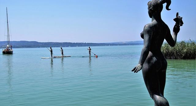 A hazai ingatlandrágulás a külföld felé sodorhatja az ingatlanbefektetőket