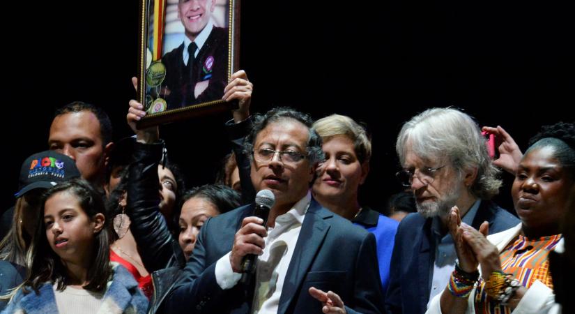 Kolumbia átmenetileg felfüggeszti az USA-val közös hírszerzési munkálatokat