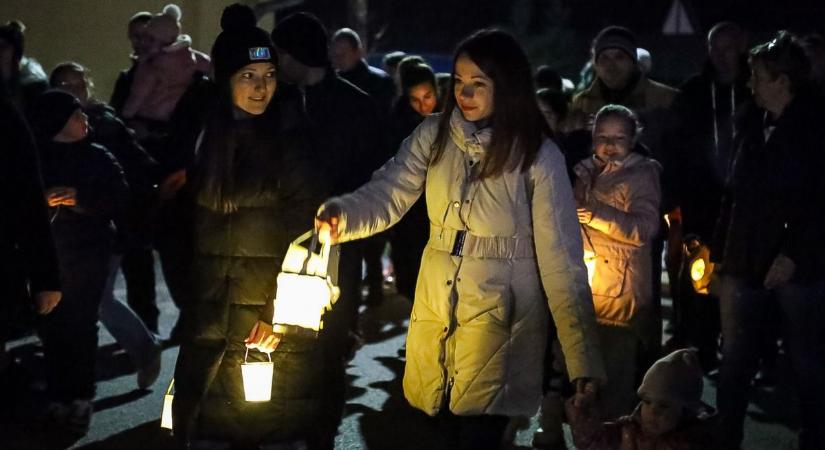 Fényekkel, zenével és jókedvvel ünnepelték Márton napját Abonyban