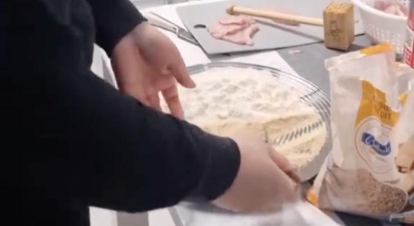 Megszégyenítette édesanyját, mert véletlenül darált kekszet tett a panírba