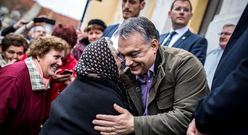 Orbán Viktor büszke rá, hogy a kormány betartja a törvényeket, jön a kiegészítő nyugdíjemelés