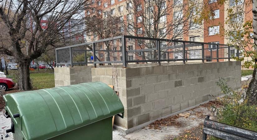 Komárom 600 ezer eurós forrásból folytatja a zárt hulladékgyűjtő szigetek kiépítését