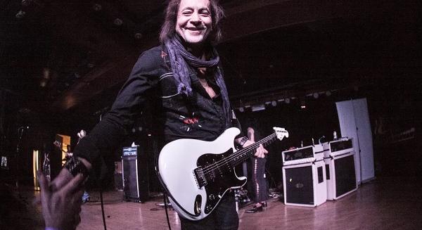 Jake E. Lee: "biztos vagyok benne, hogy a támadóm meg akart ölni"