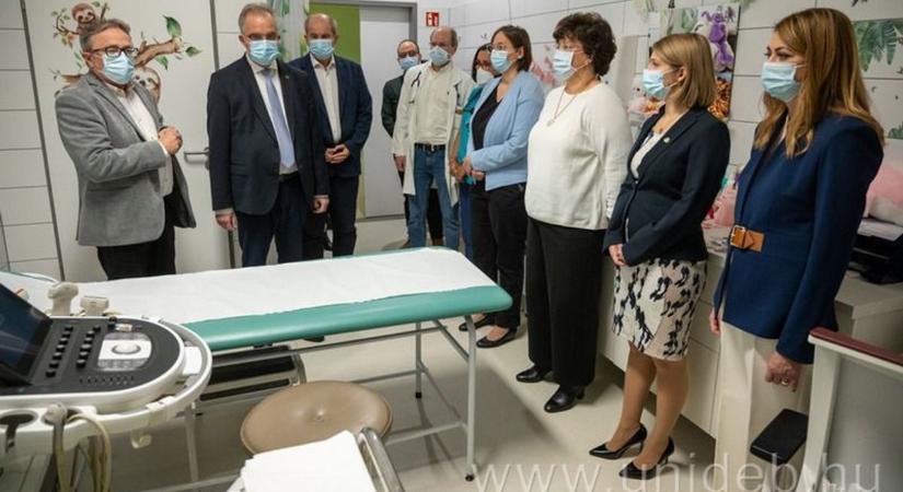Új diagnosztikai eszközökkel gazdagodik a Debreceni Egyetem Klinikai Központja
