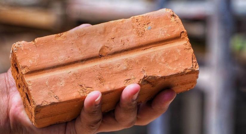 Szóvá tette az illegális szemétlerakást, téglával verték fejbe