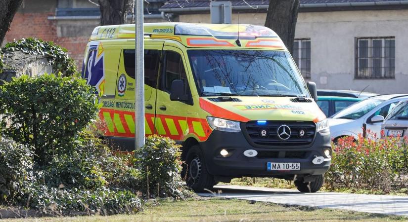 Hihetetlen eset! A borsodi férfi maga hívta a mentőket, majd rájuk is támadt!