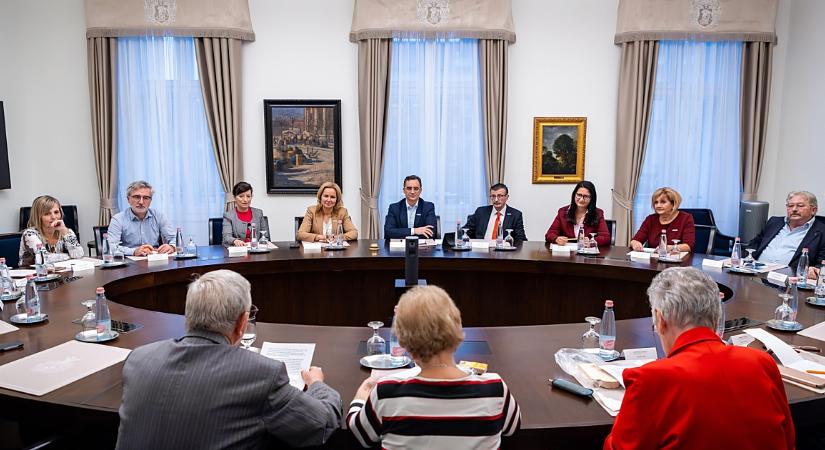 Idősügyi Tanács: a jövő évi tervekről egyeztettek Debrecenben