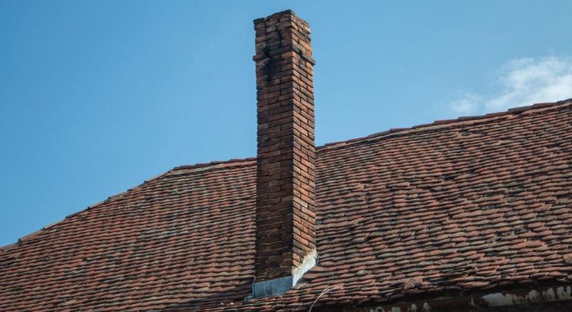 Máriapócsi kéményizzás és makacs palackok – gyorsan reagáltak a tűzoltók