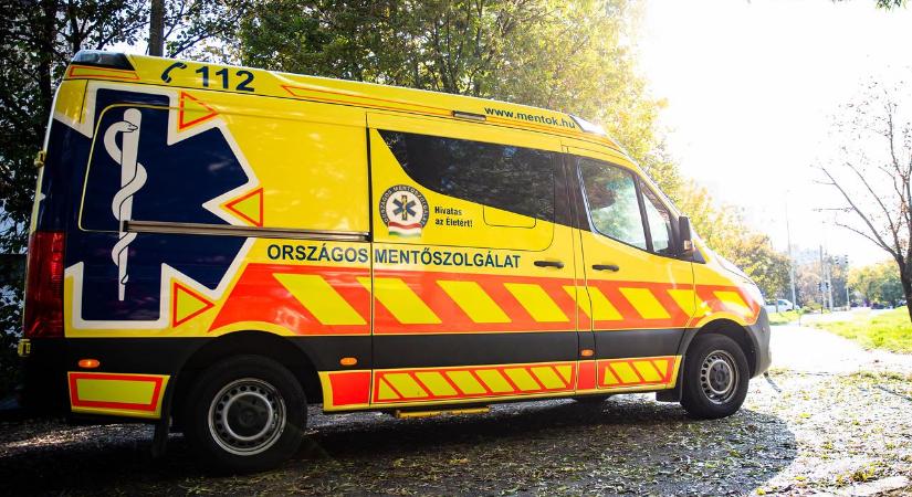 Mentőtámadás Mezőkövesden – téves riasztás közben rúgtak halántékon egy mentőst