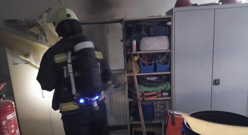 Egy apró szikra okozott tüzet egy békéscsabai műhelyben