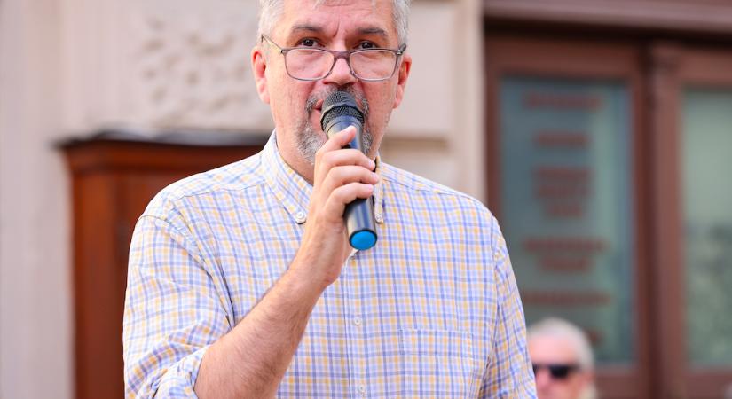 A rendőrség megszüntette az eljárást a férfi ellen, aki neki ment Hadházy Ákos autójának Hatvanpusztán