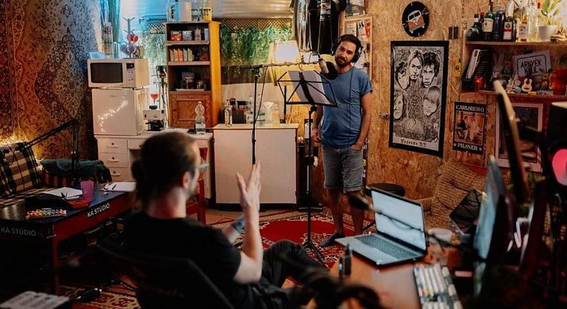 Ízig-vérig debreceni verses lemez jelent meg Meggyfavirág-magány címmel