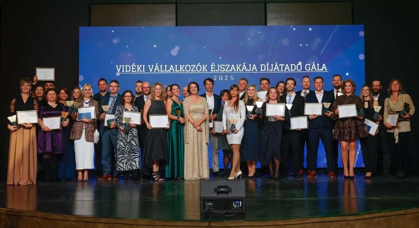 Átadták Az Év Vidéki Vállalkozója díjakat