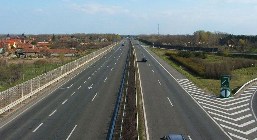 Megint változik az M5-ös forgalma, ezúttal év végéig számíthatunk a korlátozásra