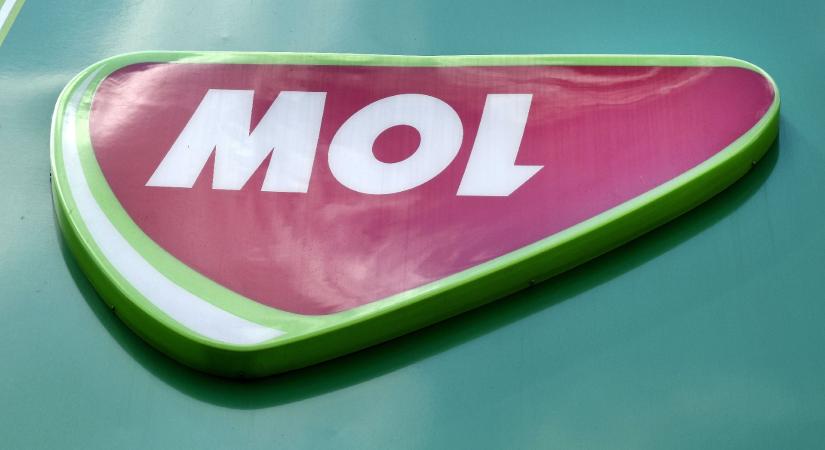 Üzemanyag szivárgott a talajba Szabadbattyánnál