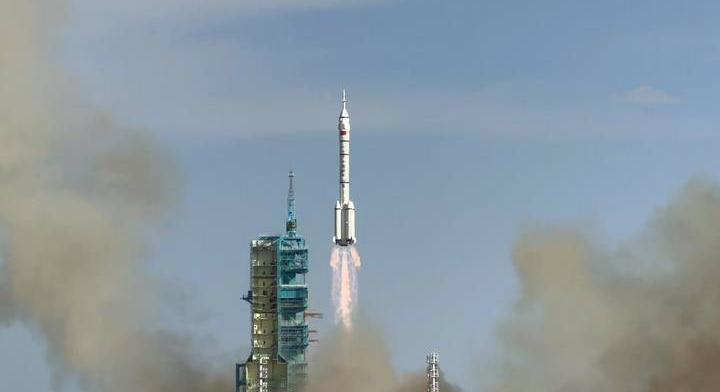 Újabb asztronauták ragadtak az űrben – váratlan incidens miatt törölték a visszatérésüket