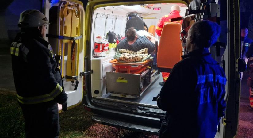 Megható történet: túlsúlyos betegen segítettek az életmentők