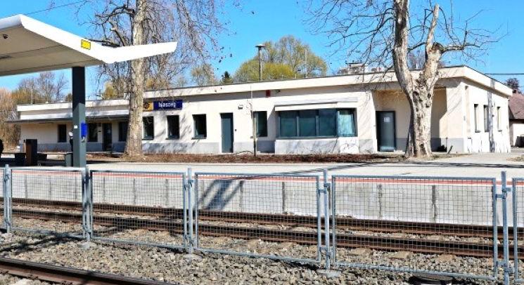 „Egy búcsúlevelet is hagyott” – szerelmi bánata miatt ugrott a vonat elé egy 15 éves lány Isaszegen