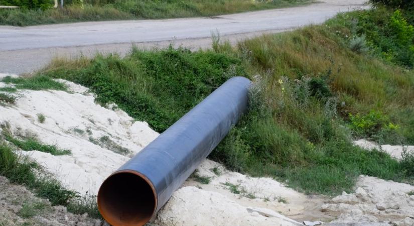 Megsérült a Mol egyik távvezetéke, üzemanyag szivárgott a talajba