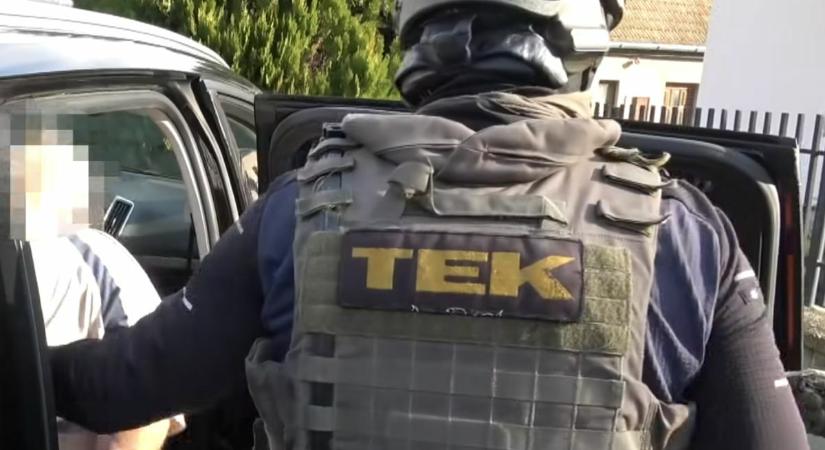 Csőbombás merénylet Monorierdőn, kivonult a TEK