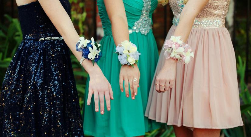 A szalagavató lenullázhatja a családi kasszát – mutatjuk az árakat