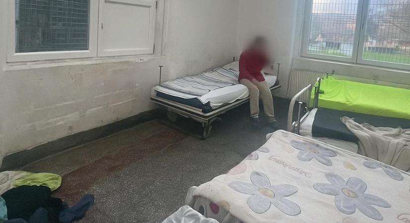 Rémkórház Dicsőszentmártonban: megkötözött betegek embertelen körülmények között